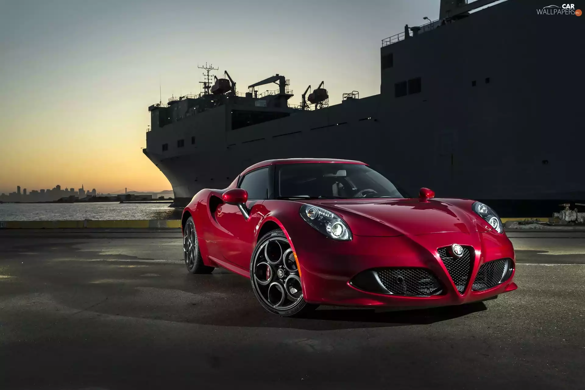Alfa Romeo 4C, wharf, ship