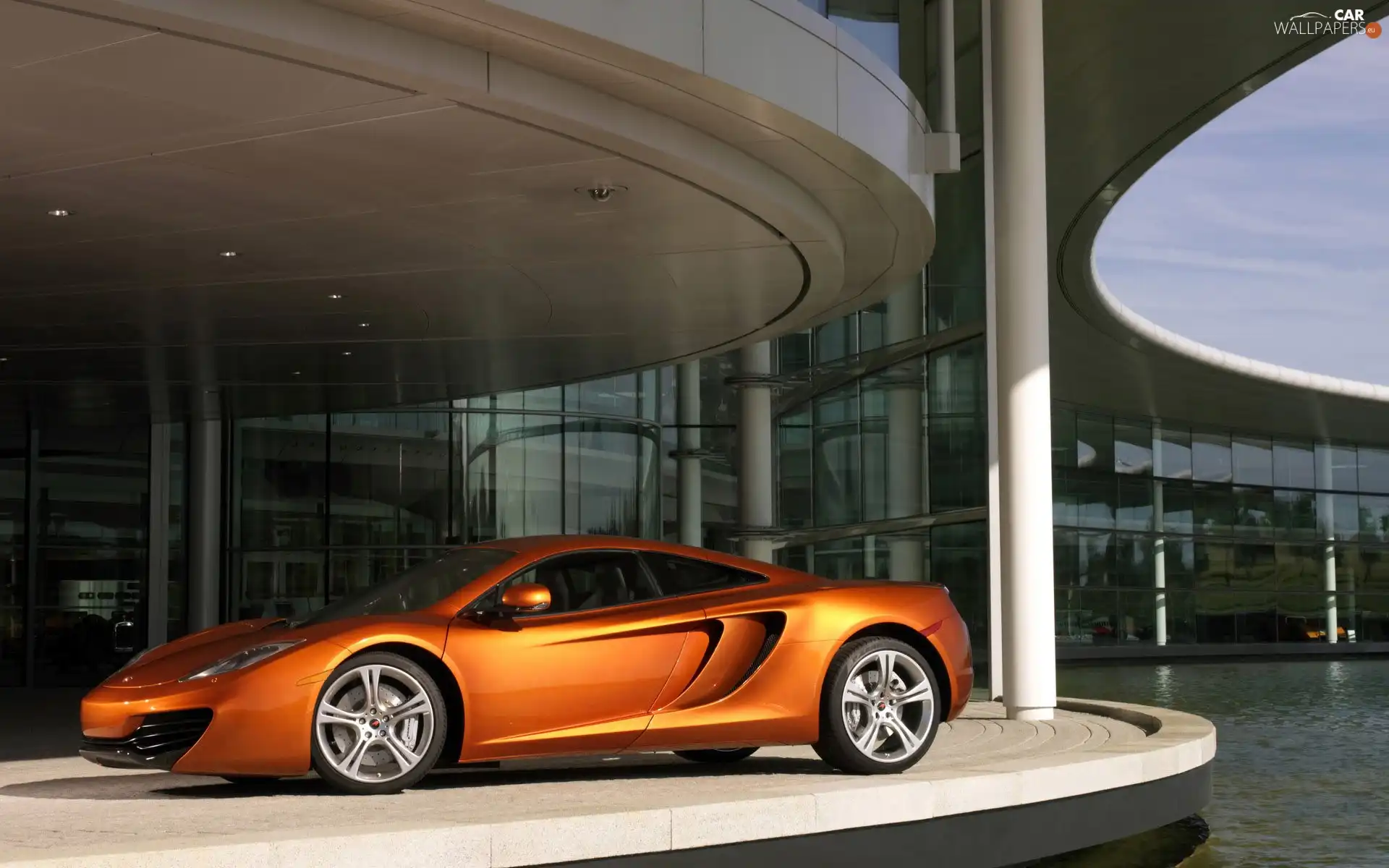 McLaren MP4-12C, saloon