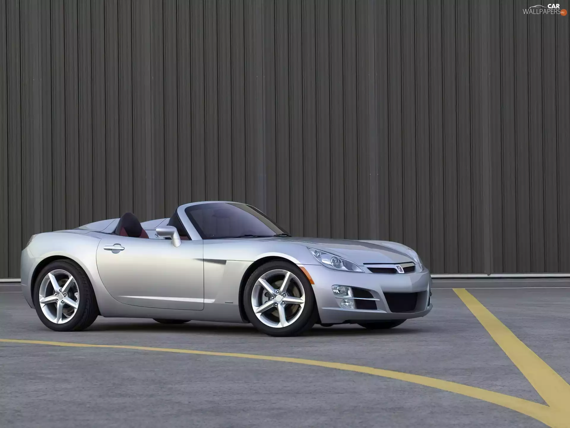 Saturn Sky, Glass