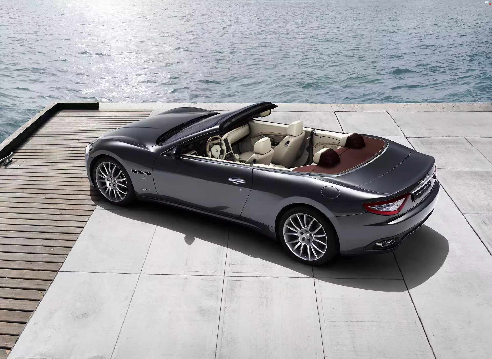 Maserati Gran Cabrio, sea
