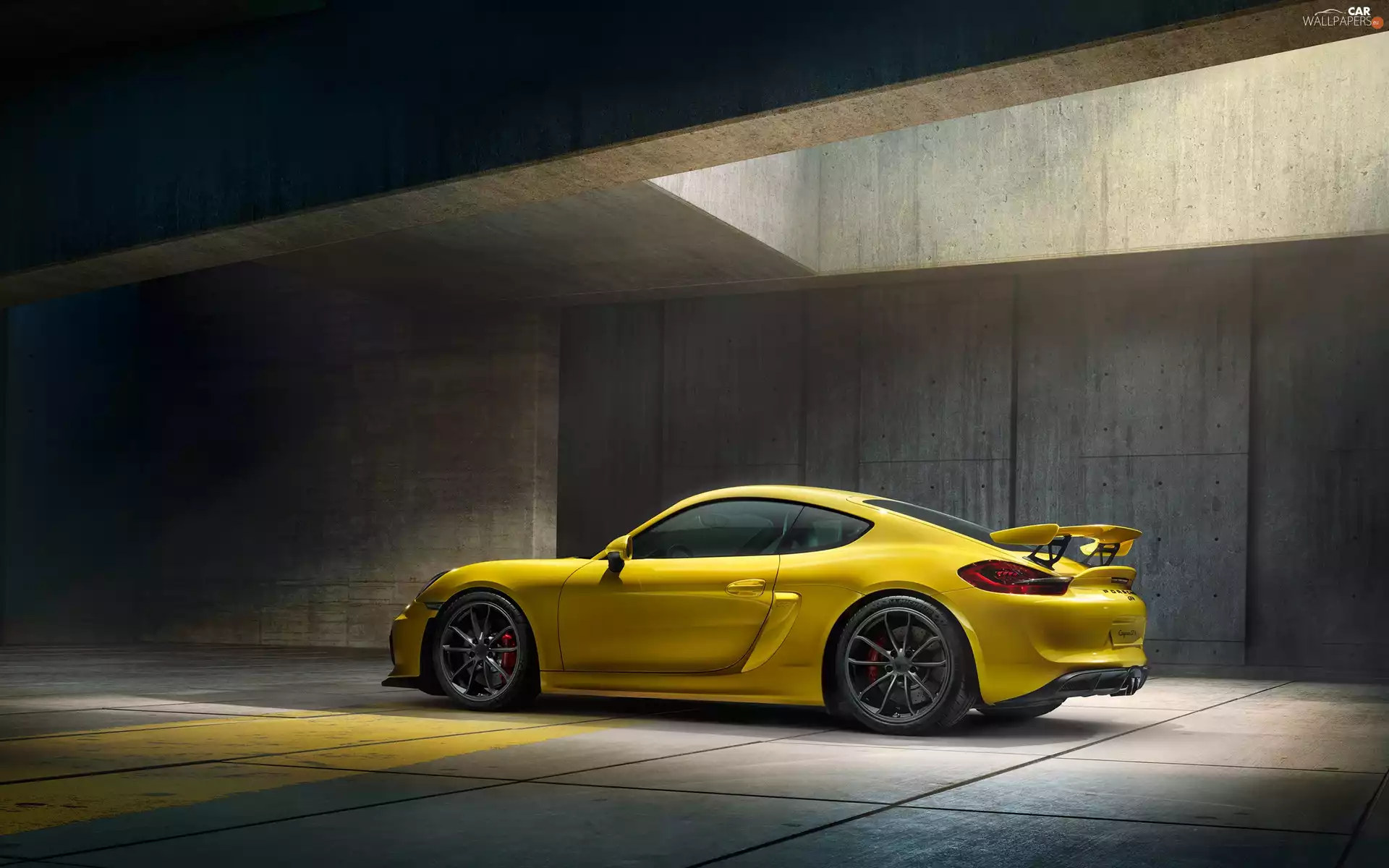 Porsche Cayman GT4, side