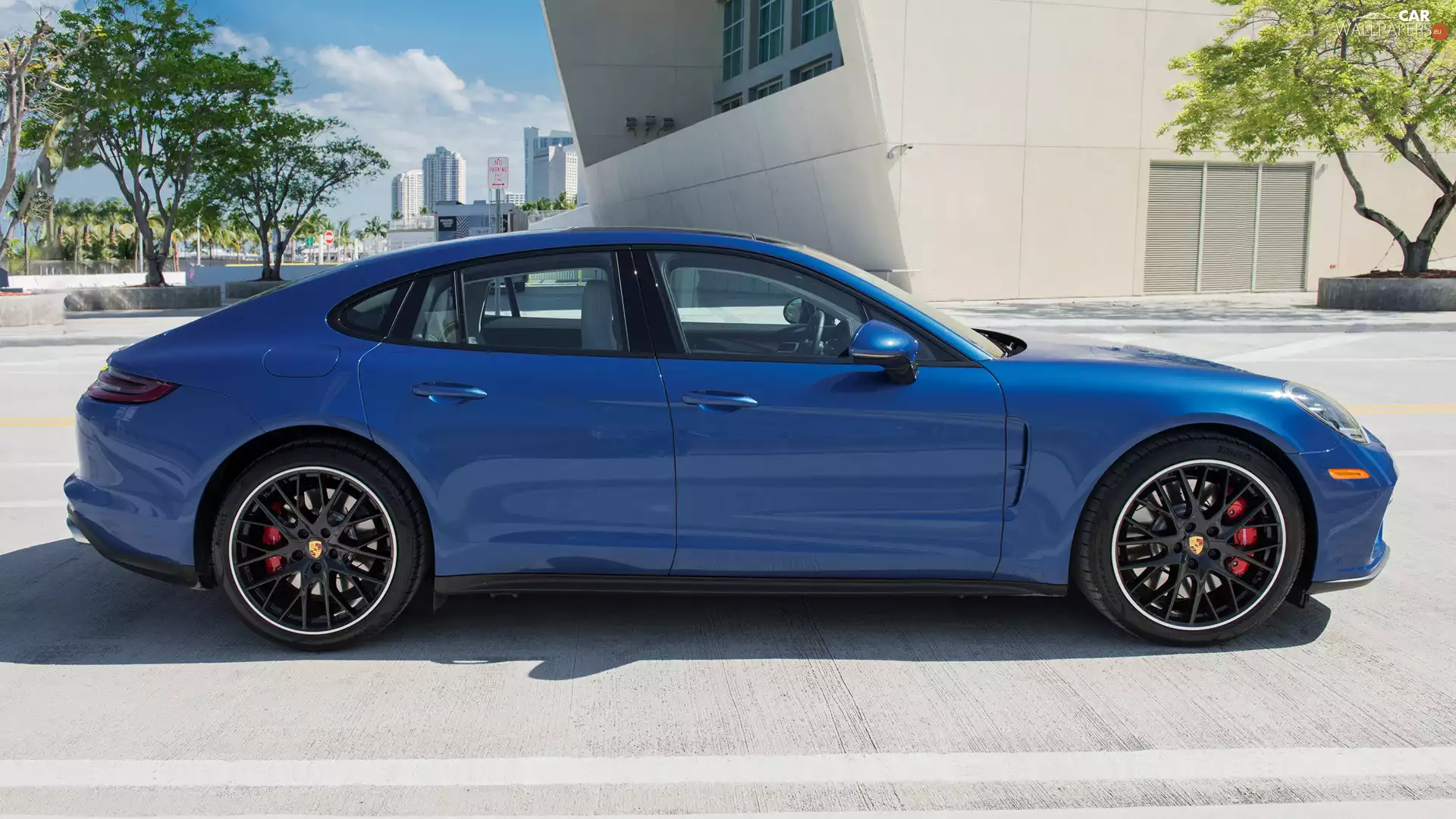 Porsche Panamera Turbo, side