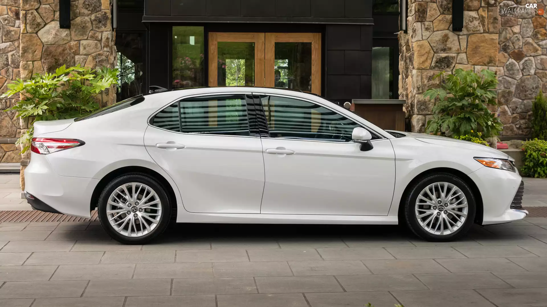 Toyota Camry XLE, side