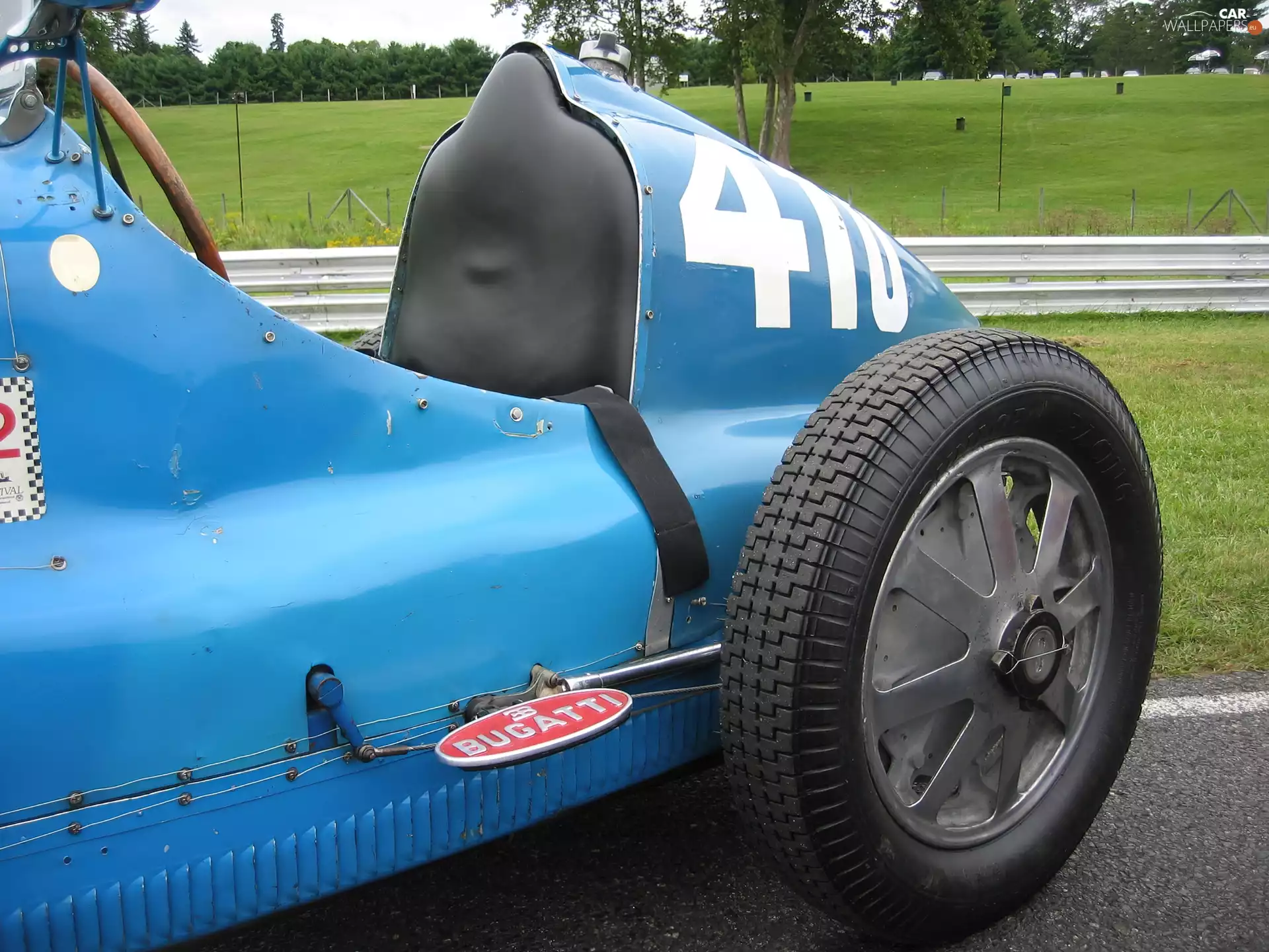 sitting, Bugatti, circle