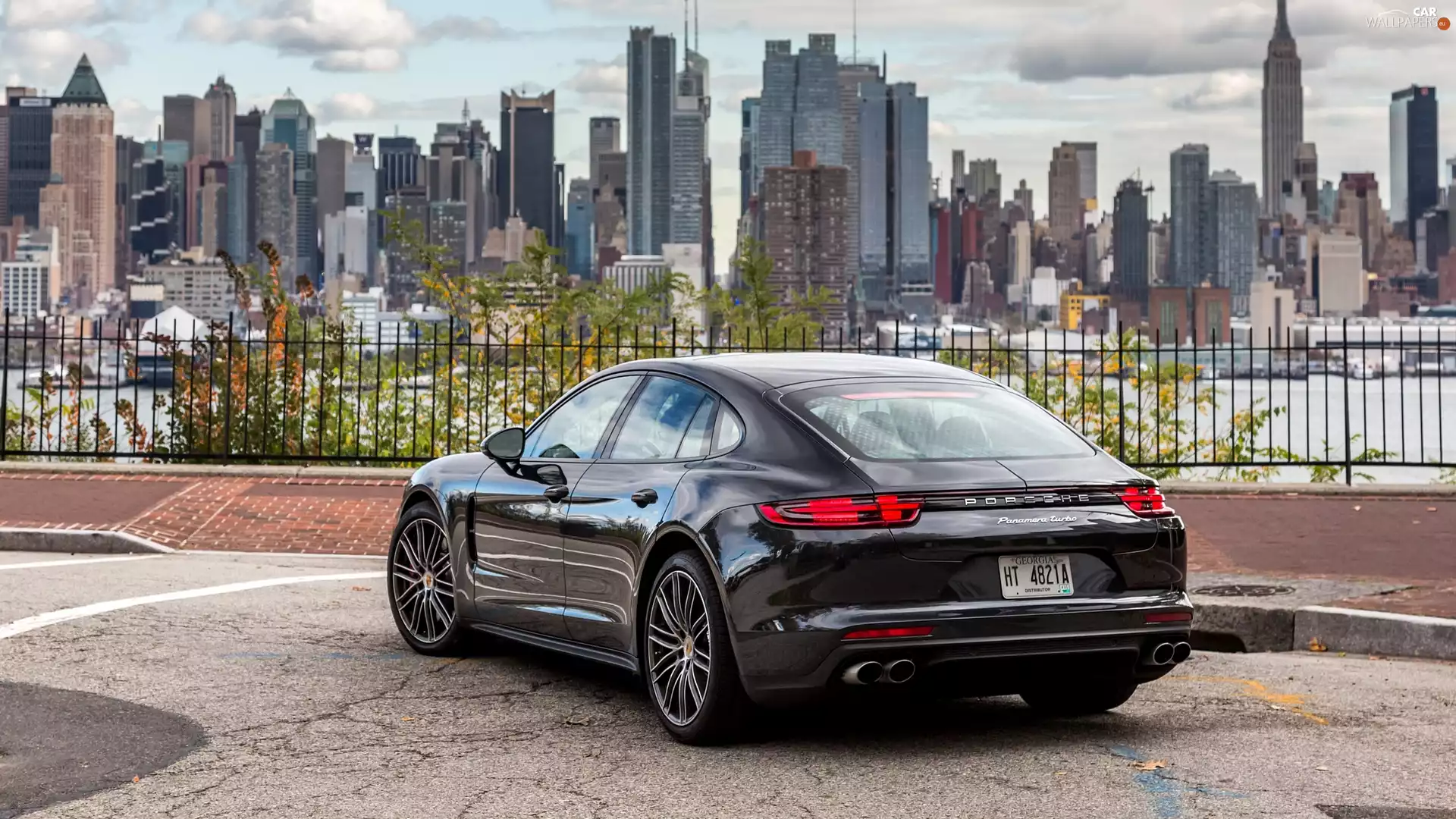 Porsche Panamera Turbo, skyscraper, fence, 2017