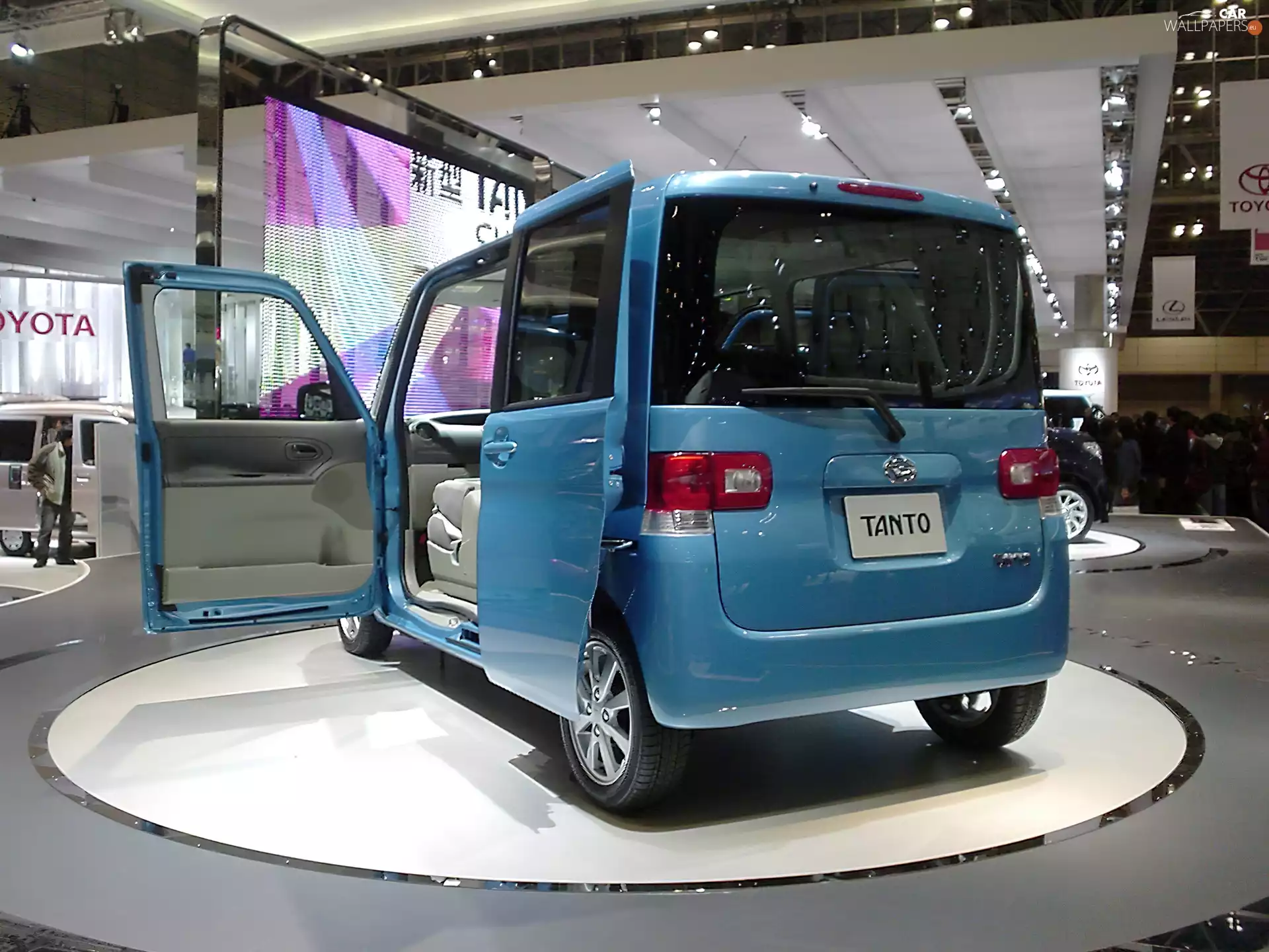 Doors, Daihatsu Tanto, sliding