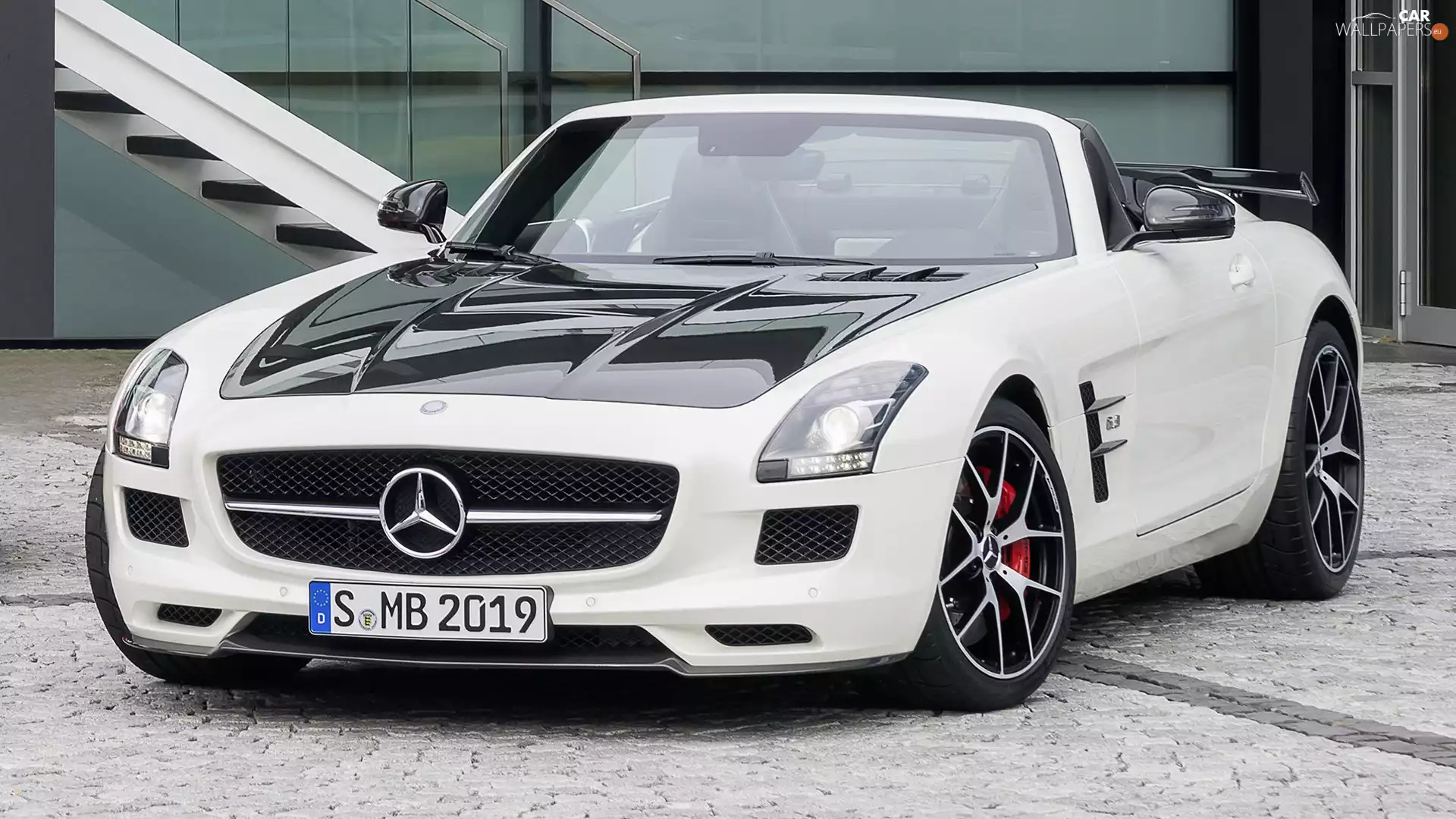 White, Mercedes-Benz SLS AMG GT