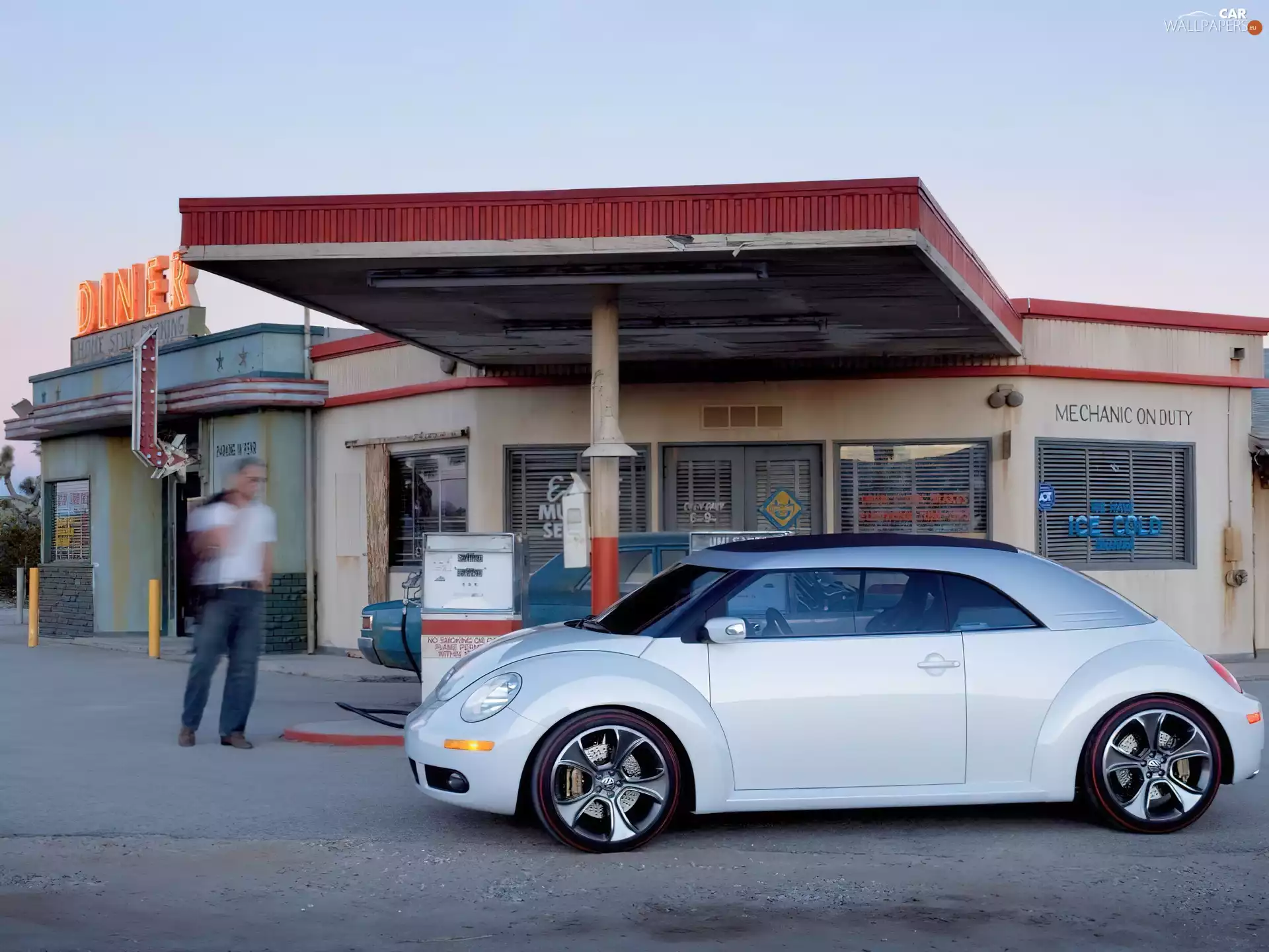 New Beetle, Gas station