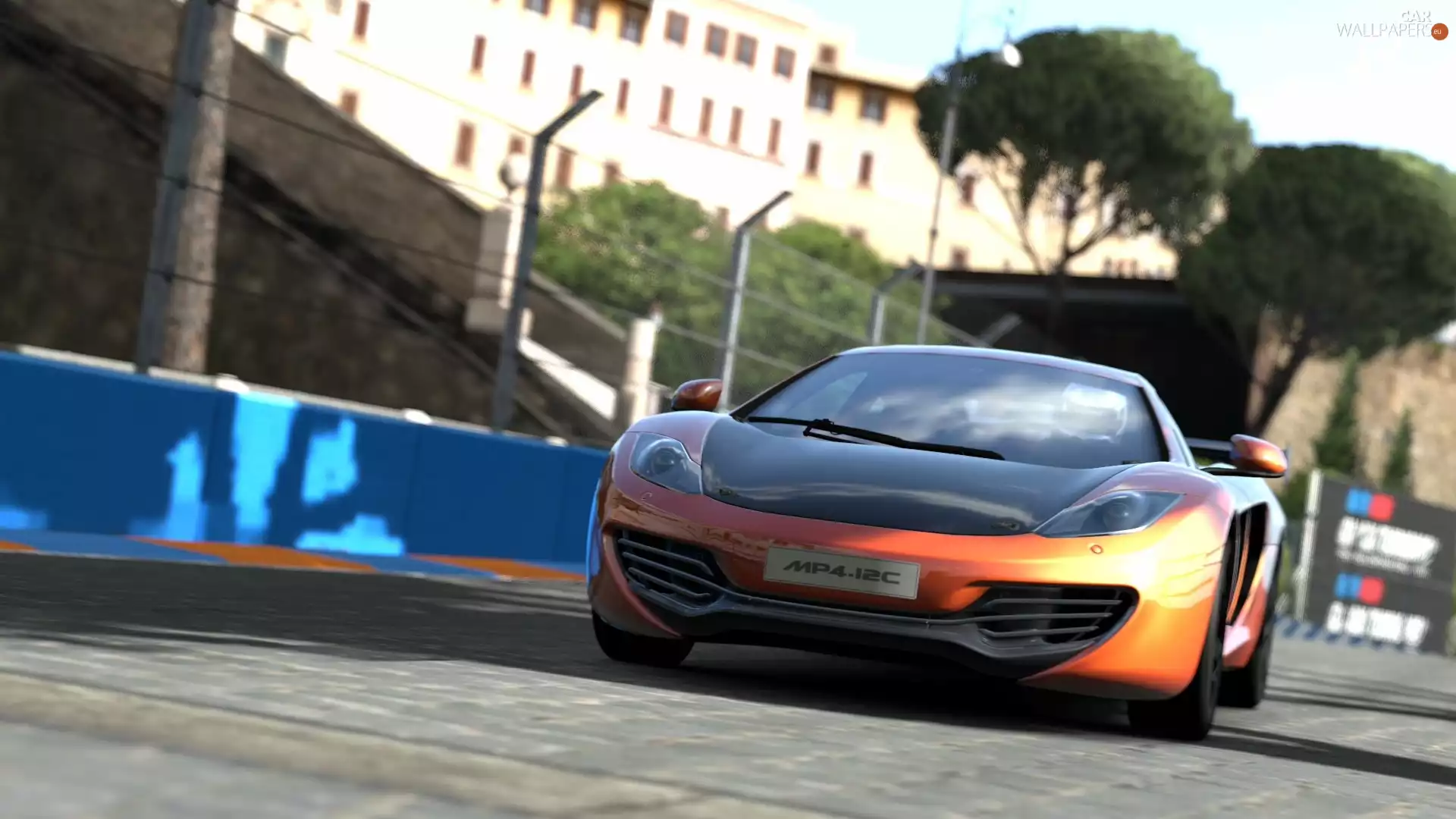 McLaren MP4-12C, Streets