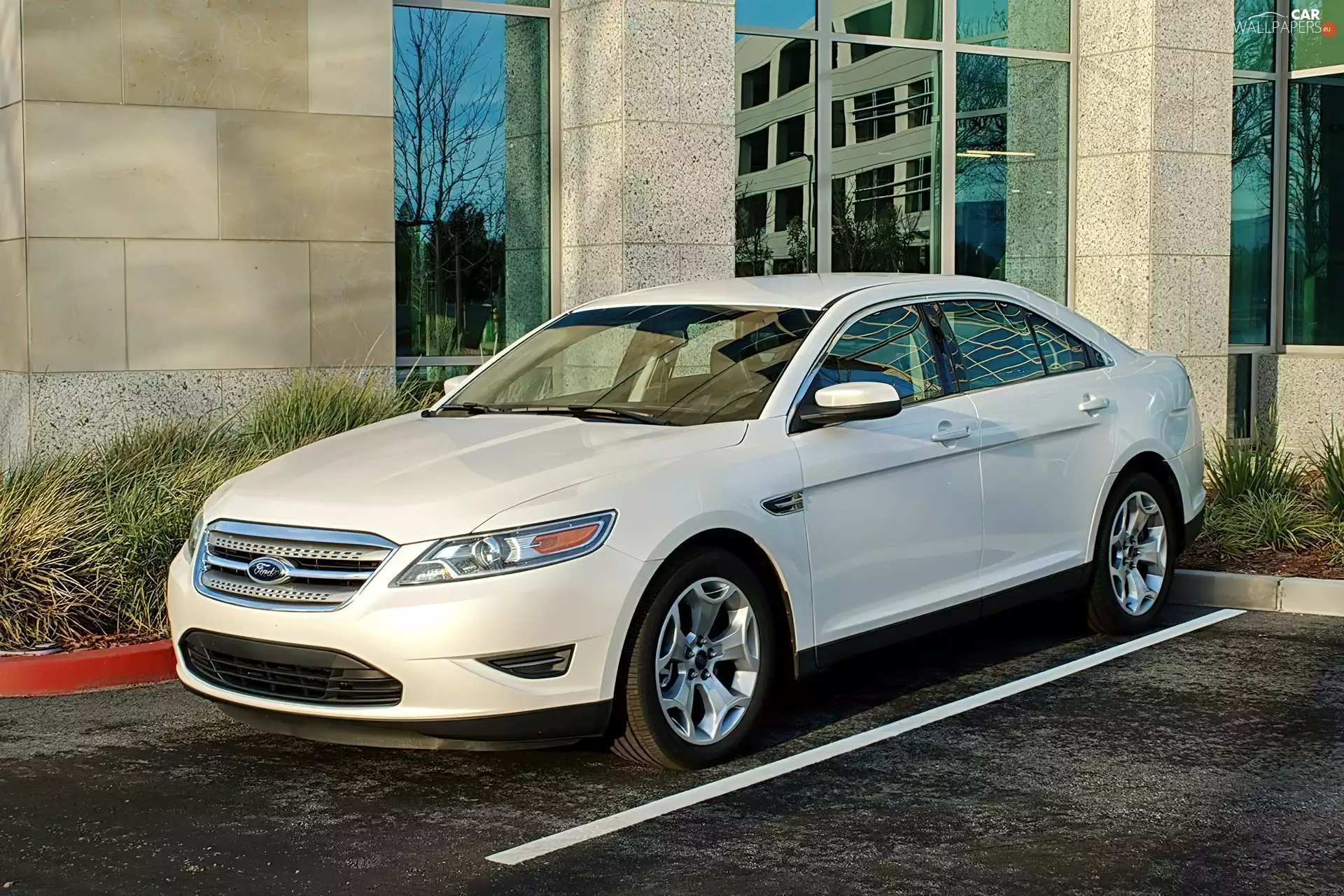 parking, White, Ford Taurus