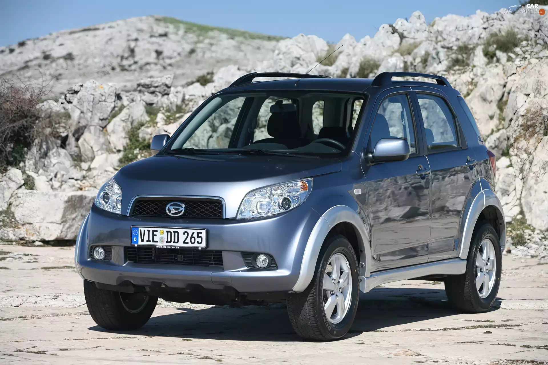 Daihatsu Terios, roof, rocks, Rails