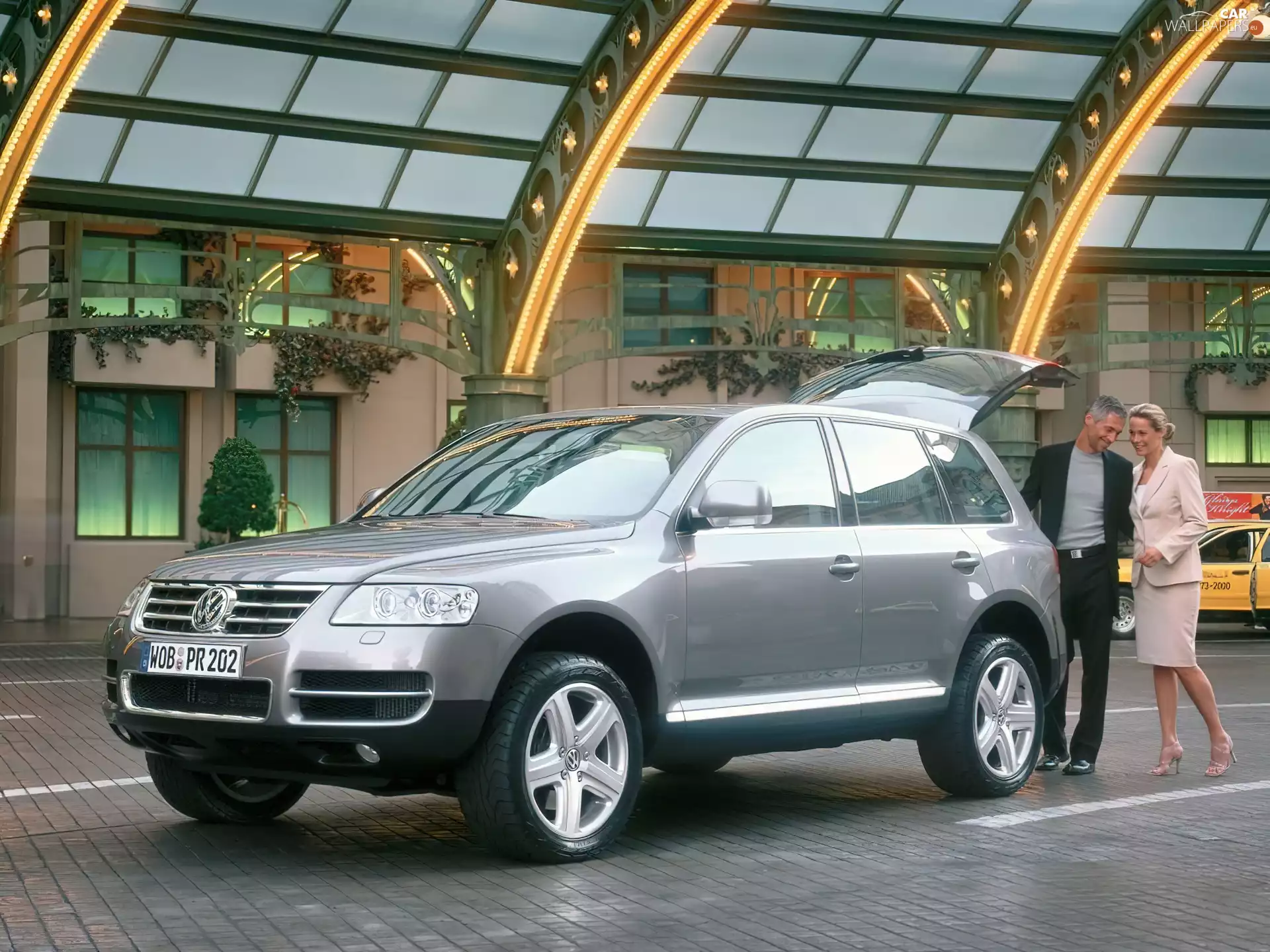 Touareg, Grey car