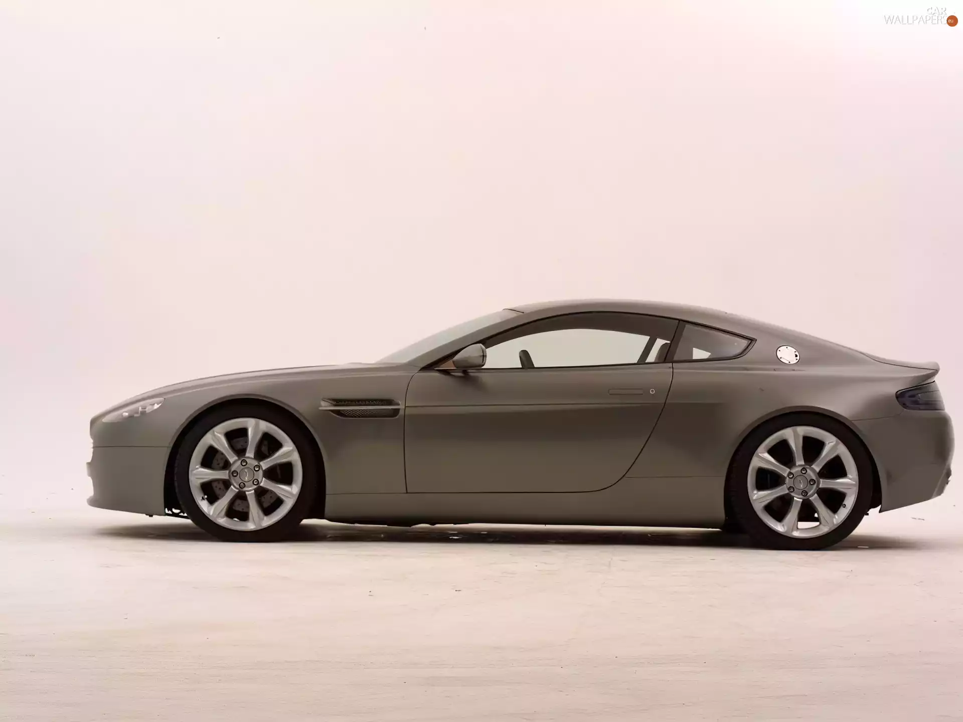 Aston Martin V8 Vantage, Left Profile