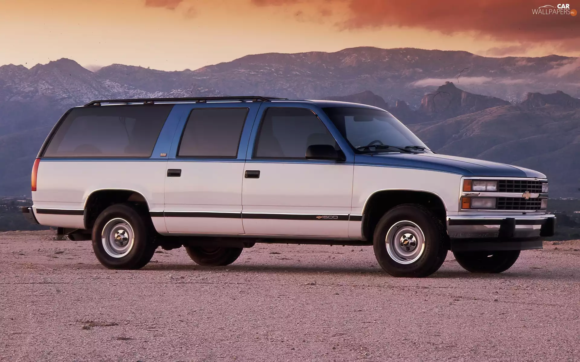 Chevrolet Suburban, Previous, version
