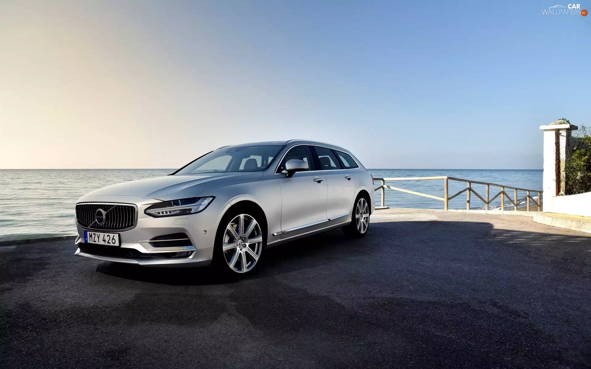 Volvo V90, sea