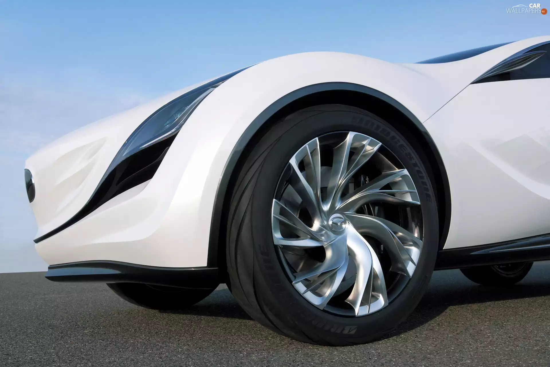 Mazda Kazamai, alloy wheels