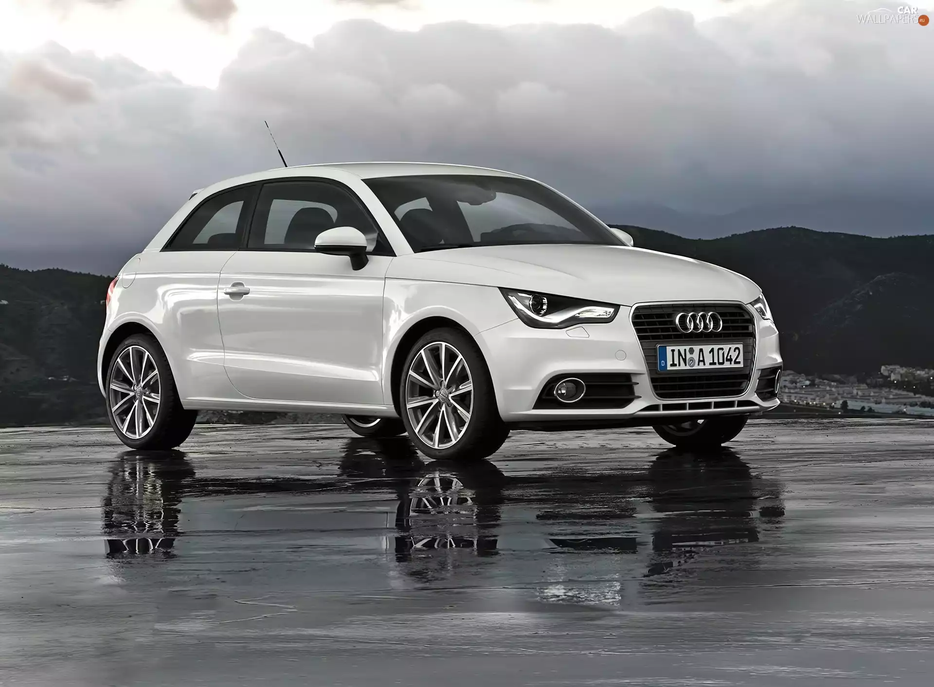 White, Audi A1