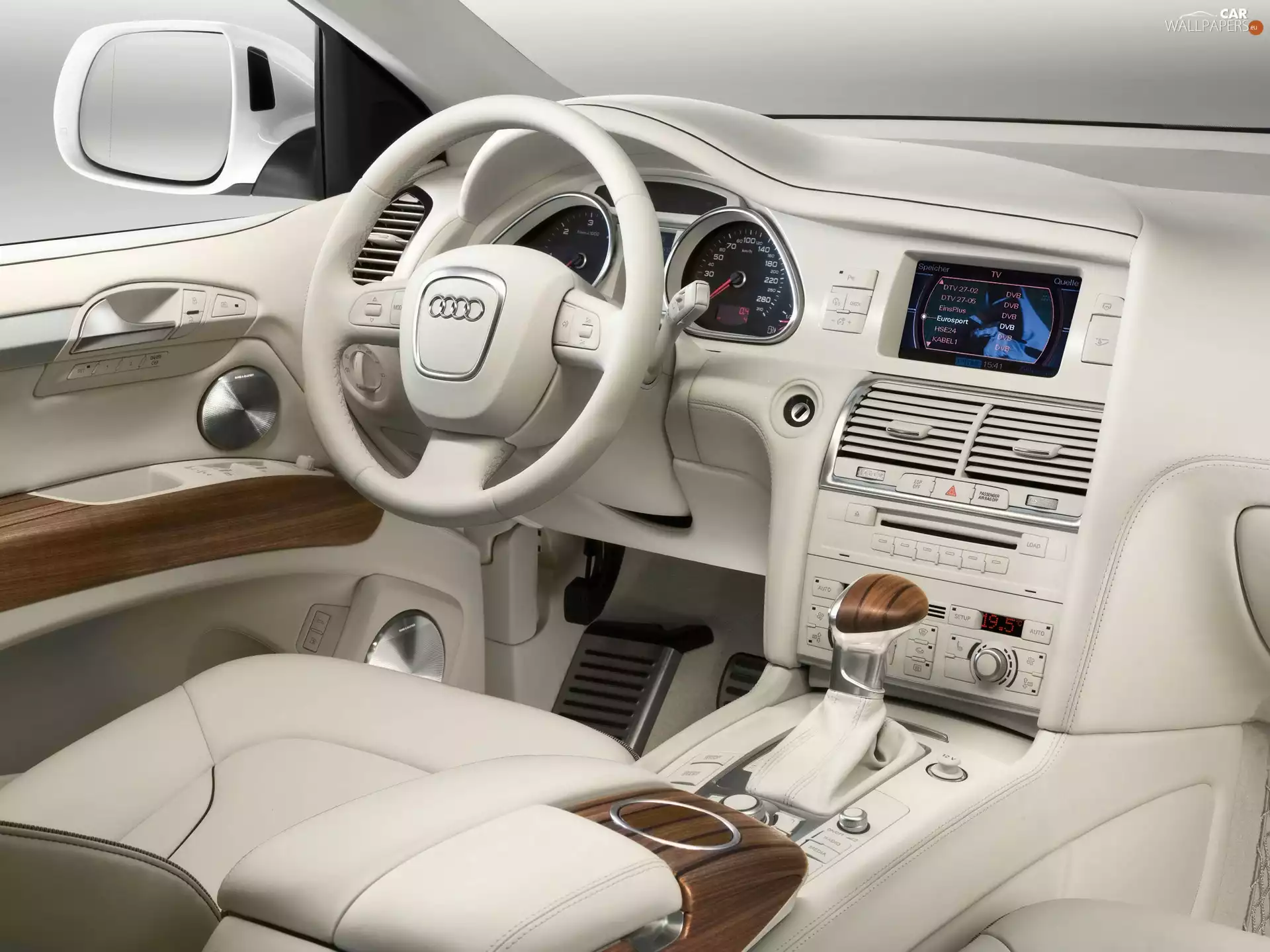 Centre, Audi Q7, White