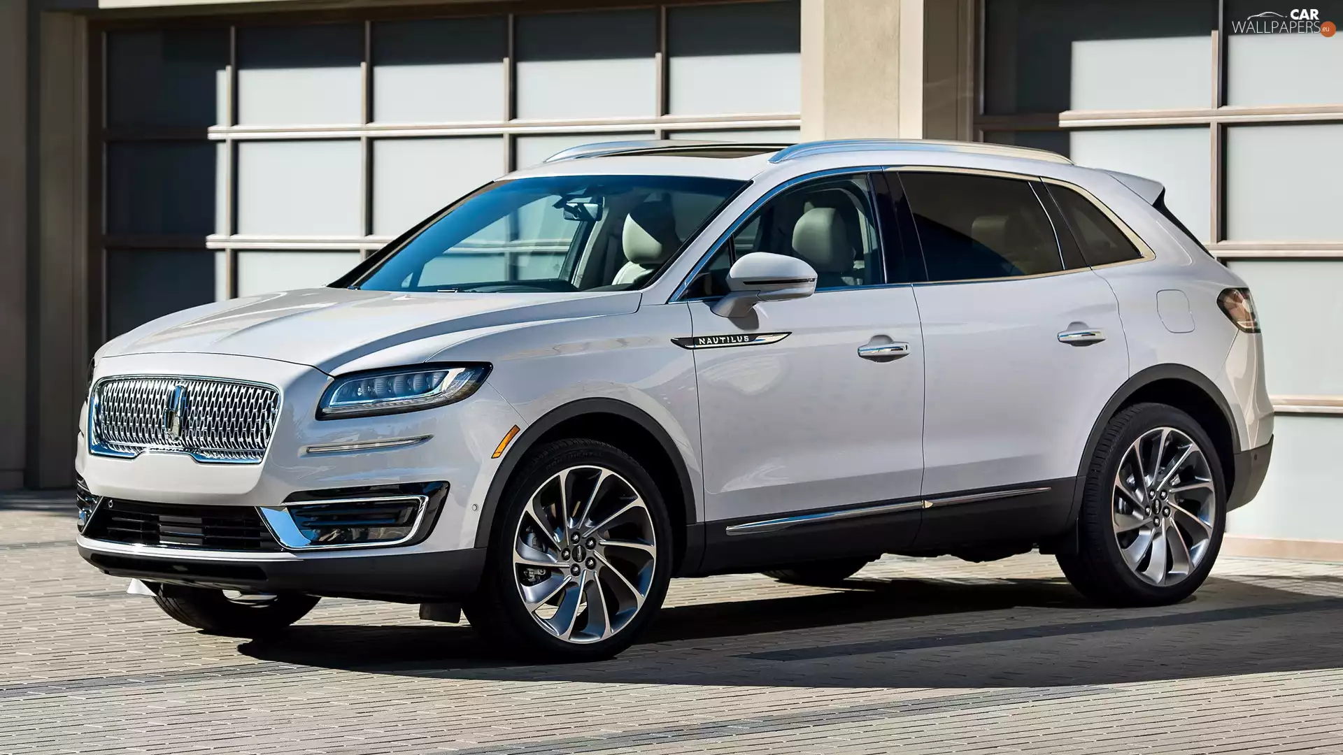 White, Lincoln Nautilus