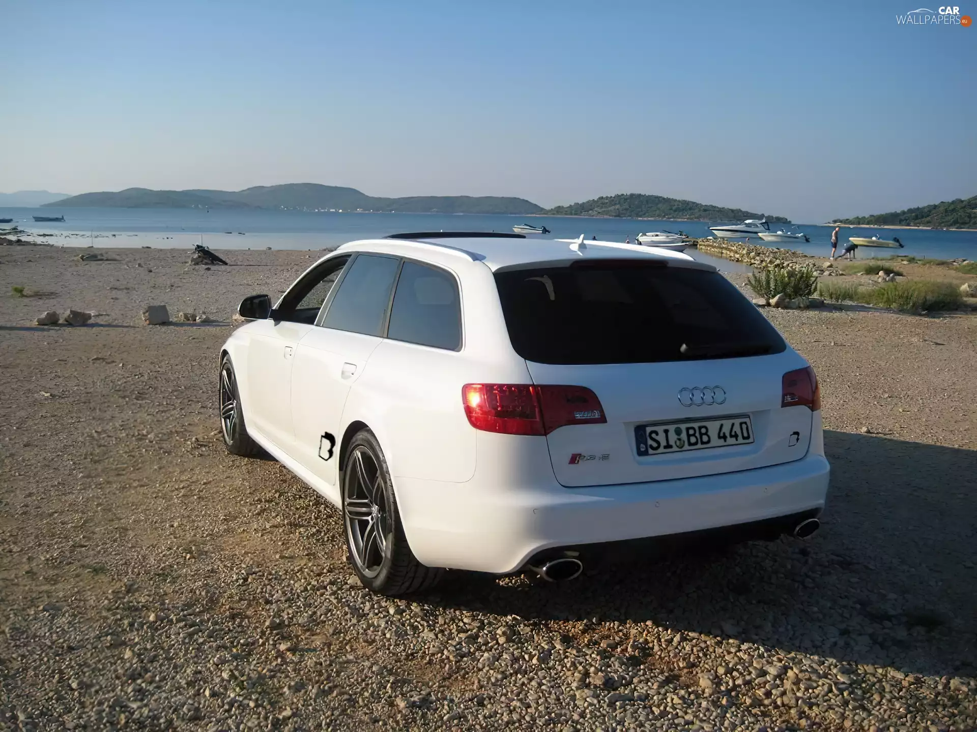 White, Audi RS6