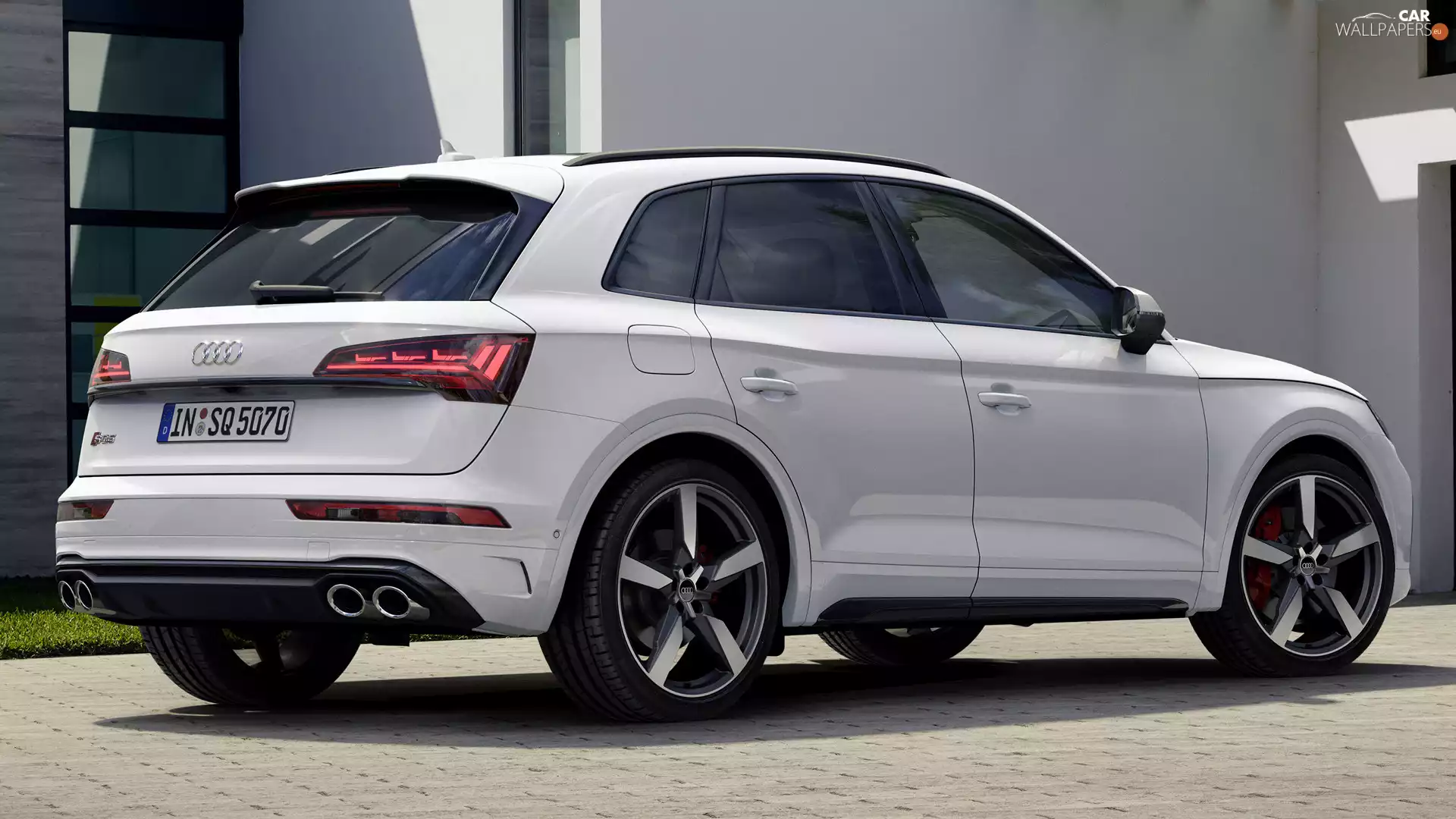 White, Audi SQ5