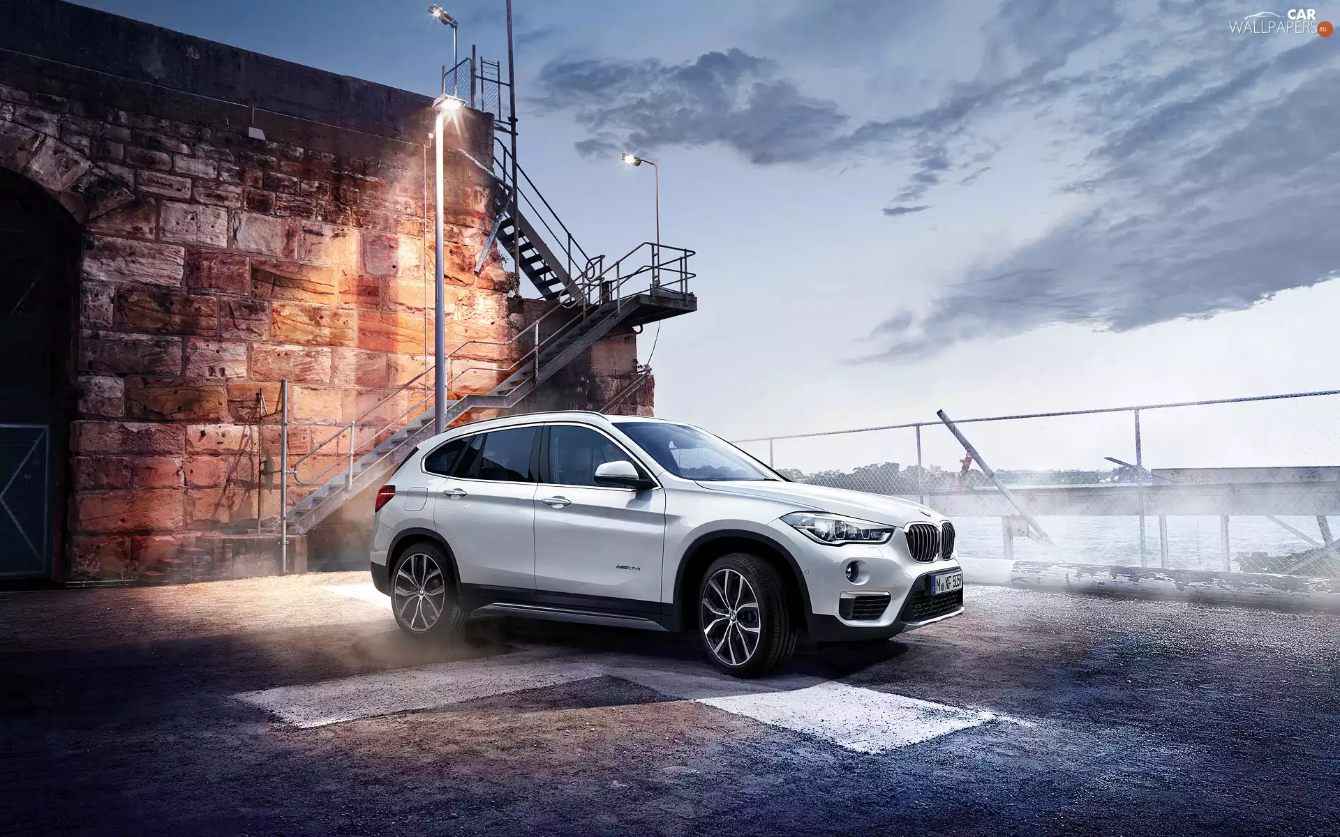 White, BMW X1