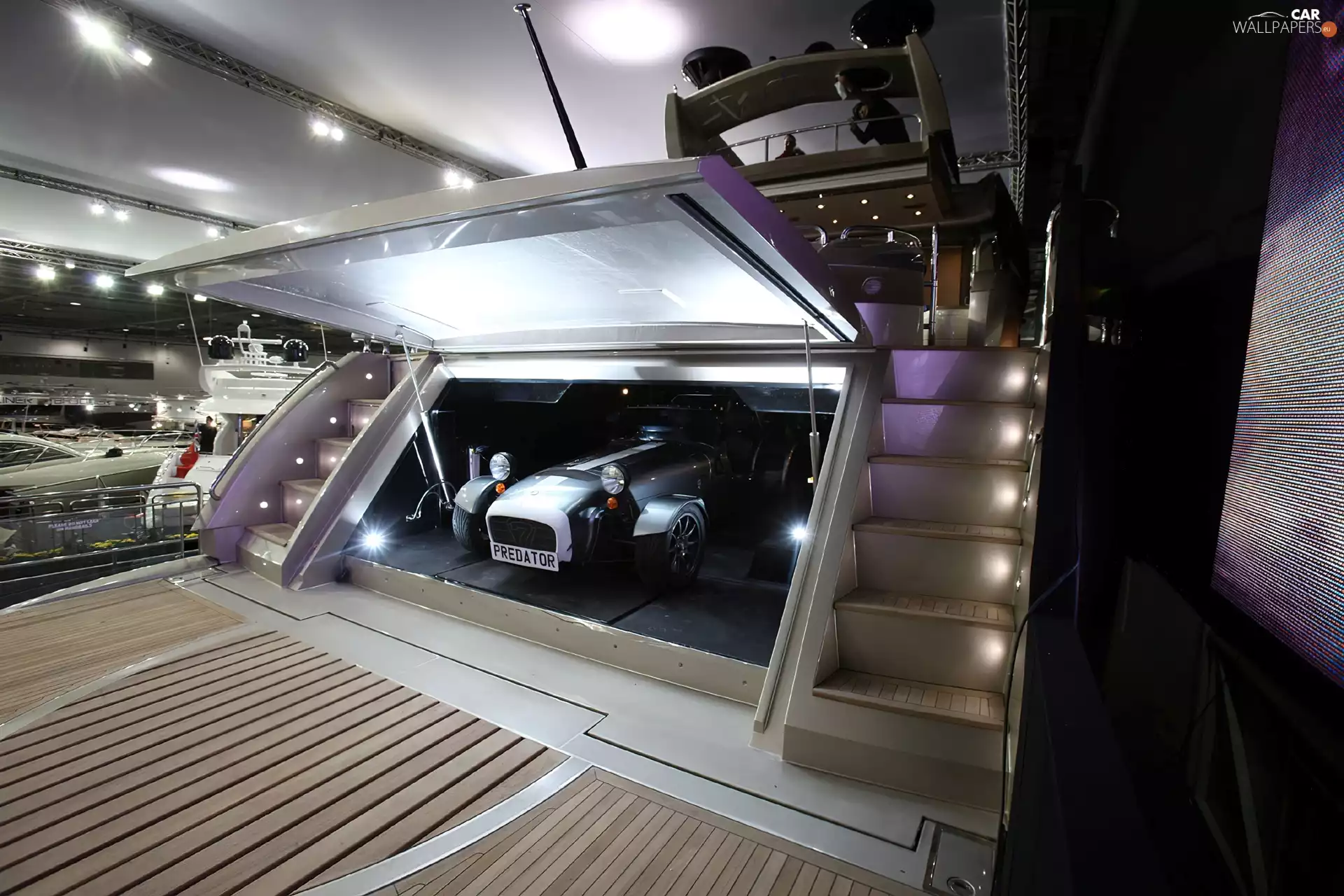 Yacht, Caterham, garage