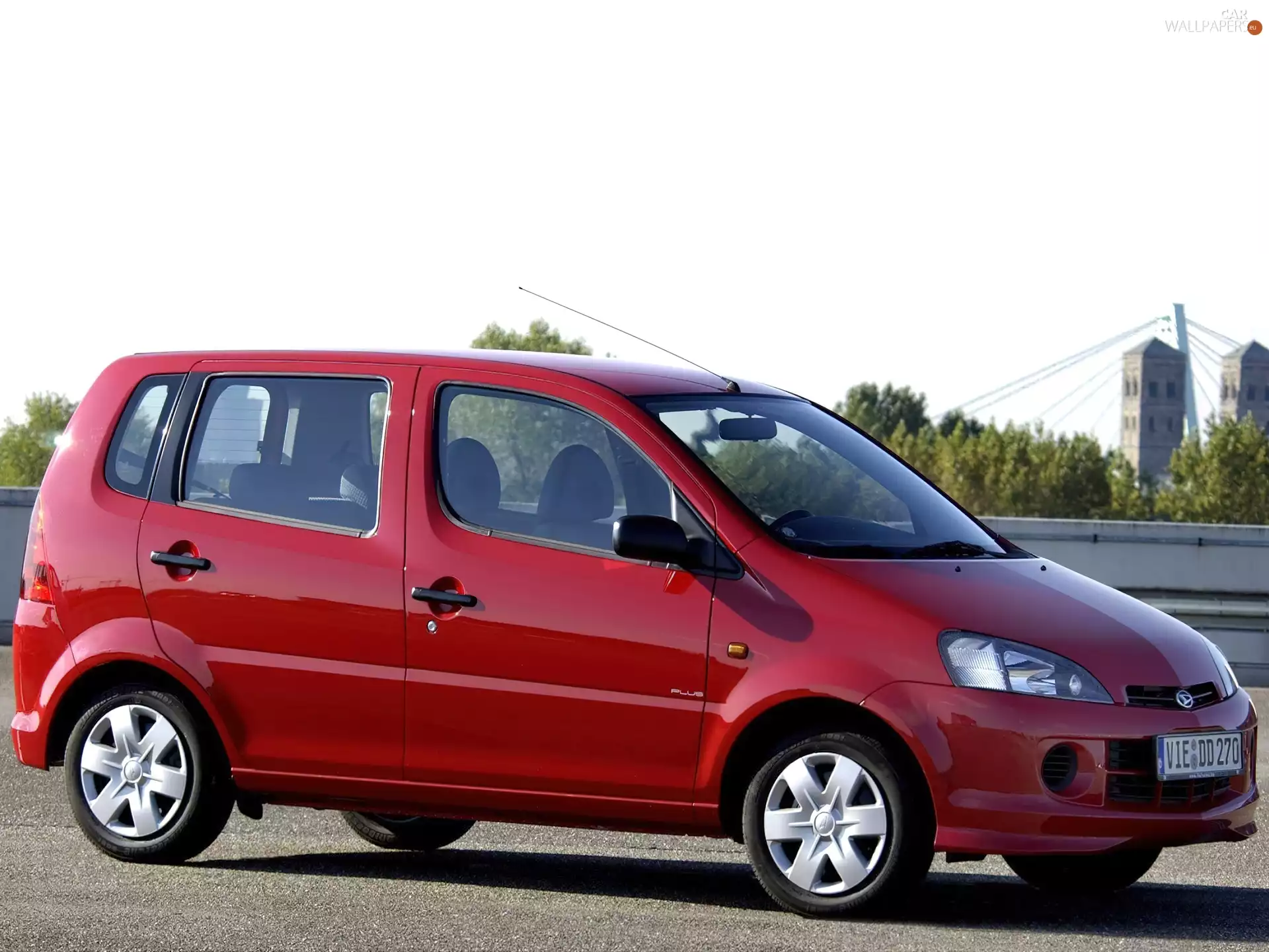 van, Red, Daihatsu YRV