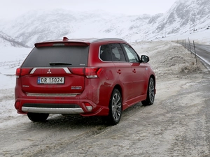 Mitsubishi Outlander PHEV, 2017