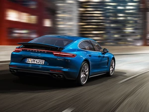 Porsche Panamera 4S, 2017