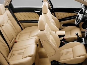 Centre, Alfa Romeo Crosswagon, lightsome