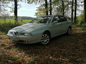 viewes, Alfa Romeo 166, trees
