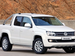 White, volkswagen amarok