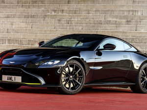 Onyx Black, Black, Aston Martin V8 Vantage