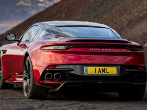 Back, Aston Martin DBS, Superleggera