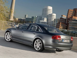 Audi S8, buildings