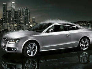 Audi A5, Town