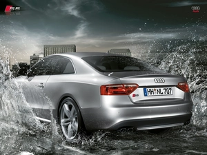 Audi S5, water