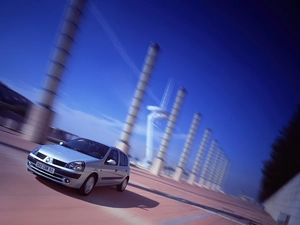 Clio 2 in background