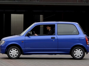 Line, Daihatsu Cuore, blue