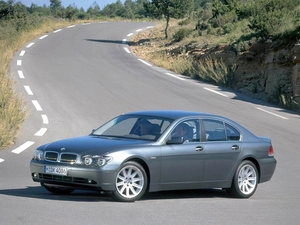 BMW 7, Street