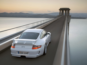 GT3 on the bridge