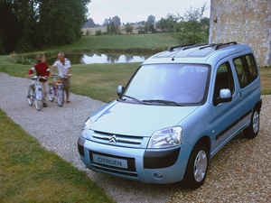 Citroen Berlingo, Pond - car