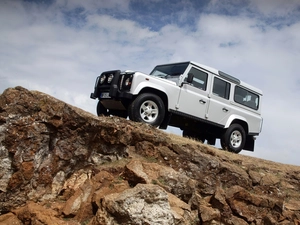 Land Rover Deferender, climbing