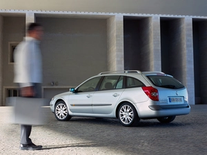 A man with a suitcase, Laguna 3, Combi