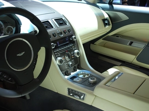 Aston Martin Rapide, console
