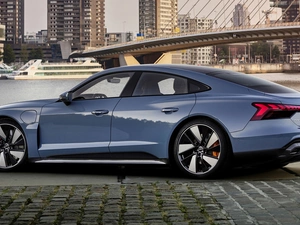 Audi E-tron GT, side