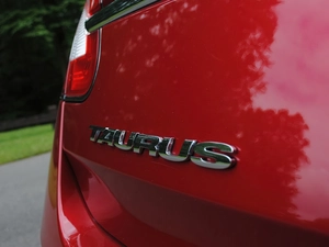 emblem, Ford Taurus