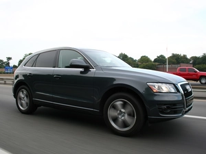 barriers, Audi Q5, freeway