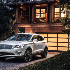 house, Lincoln MKC, Front